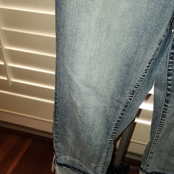 Wallflower Denim Capri, Cuffed, Size 13 - Picture 3 of 4